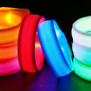 Großhandel benutzer definierte kostenlose Versand ausgefallene farbige Stoff Nylon LED leuchtende Armband Herstellung Kit in loser Schüttung für Frauen Mädchen