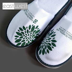 Pantuflas Desechables Blancas Unisex para Hotel, de Terciopelo Coral con Logotipo Personalizado, Suela de EVA, Marca EastWest, Hechas en China - Product Image 5