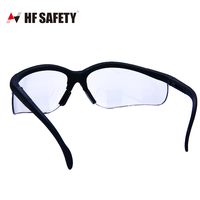 Lunettes de sécurité transparentes de style enveloppant au design unique, lunettes de protection pouvant être fabriquées avec des fonctions anti-buée, anti-rayures, anti-UV