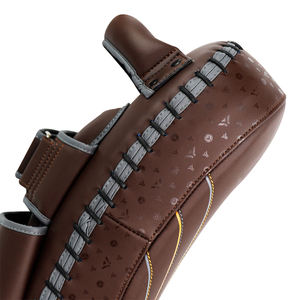 Guanti da Passata in Pelle Bovina più Venduti del 2024 per Muay Thai, Pao Curvi per Boxe con Logo Personalizzato - Product Image 6