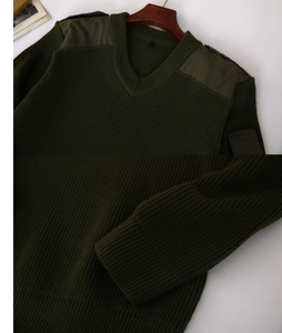 DFS0904 Sweaters tactiques pour hommes en vert olive avec poches sur les manches et autres accessoires - Product Image 4