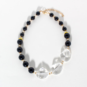 Gargantilla gruesa, collar llamativo con cuentas bohemias para mujer, collar con babero de moda con cuentas grandes en blanco y negro - Product Image 6