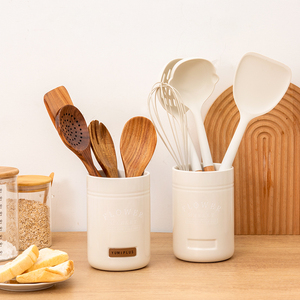 Tarro de Cerámica con Tapa de Madera y Etiqueta con Logotipo Personalizado, Estilo Moderno, para Almacenamiento de Cubiertos, Té y Alimentos - Product Image 1