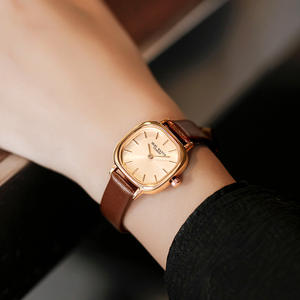 Elegante reloj cuadrado pequeño para mujer, reloj verde pequeño de cuero genuino, reloj de mujer fresco y elegante - Product Image 3
