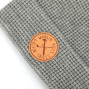 Bonnet de pêcheur en acrylique pour hommes, couvre-chef 100%, de haute qualité, personnalisé, Slouchy, Patch en cuir, squelette, côtelé, gaufrier, gris - Product Image 3