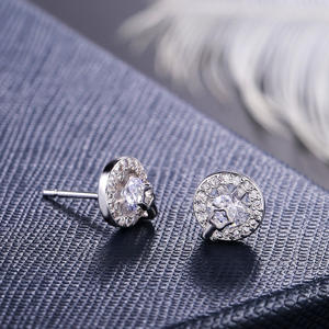 AvaDava Boucles d'oreilles clous en cristal, argent 925, sertissage clos en strass, classiques pour femme, à porter au quotidien - Product Image 3