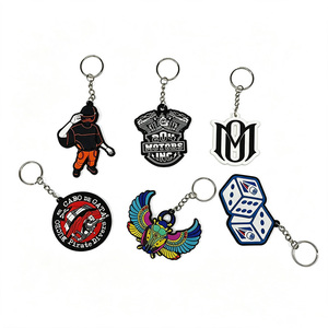 Porte-clés personnalisés en PVC souple, vente en gros, logo OEM, badge, emblème, dés, design animal, anneau porte-clés en caoutchouc, cadeau promotionnel en vrac - Product Image 1