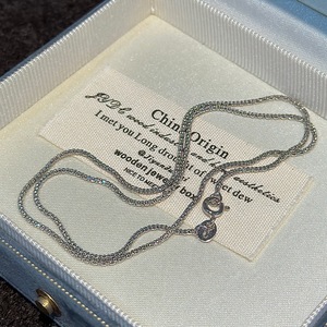 Collier en argent sterling S925, trèfle à quatre feuilles, or blanc, design de niche, léger, polyvalent pour un usage quotidien, porte-bonheur - Product Image 4