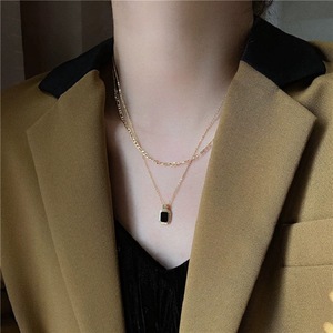 <span class=keywords><strong>Prix</strong></span> usine femmes accessoires bijoux chaîne de fer alliage noir carré pendentif multicouche lumière collier chaîne pour mariage - Product Image 6