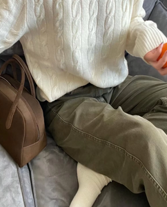 เสื้อโปโลถักไหมพรมหรูหราแบบกำหนดเอง ปักโลโก้ลอเรน ซิปครึ่งตัว เสื้อสเวตเตอร์ถักไหมพรมคอเต่าแบบกำหนดเอง สไตล์ Y2k ราลพ์ - Product Image 2