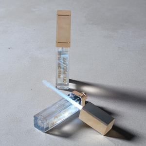 Brillant à lèvres à fonction d'éclairage LED avec bouchon à vis Matériau plastique Capacité de 9ml - Product Image 2