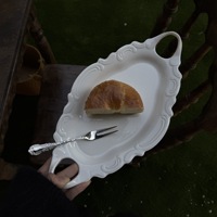 Assiette ovale en céramique à double anse, motif floral en relief, style classique français, design rétro de luxe léger, pour soupes, desserts et fruits
