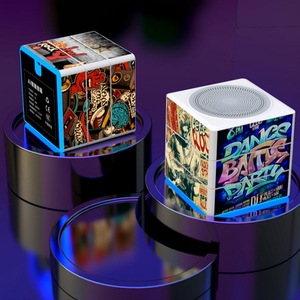 Diffusore creativo cubo senza fili con luci colorate, Mini Subwoofer portatile con Slot per schede - Product Image 5