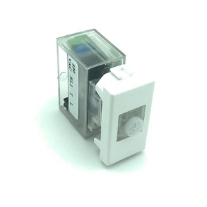 Bticino Matix - Capteur IR blanc 220 V 1 module avec minuterie et interrupteur crépusculaire pour couloir - Product Image 1