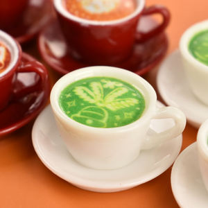 Tazas de Café Navideñas de Resina, Miniaturas para Casa de Muñecas, Vajilla Pintada a Mano, Manualidades, Scrapbooking, Joyería, Llaveros - Product Image 4