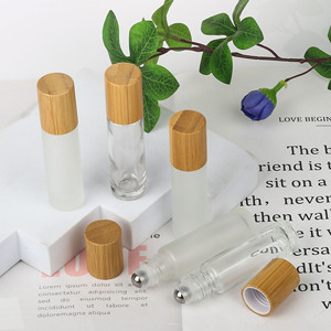 Envases Cosméticos Cilíndricos de Vidrio Esmerilado Recargables al por Mayor, Capacidad de 10 Mililitros, con Rodillo Sellador y Serigrafía Metálica - Product Image 1