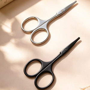 Recortador de vello nasal con punta redonda para hombre, recortador manual seguro, tijeras para recortar cejas para el hogar (dos en uno). - Product Image 2