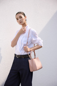 <span class=keywords><strong>Bolsos</strong></span> de Cuero Genuino al por Mayor, Piel de Vacuno Granulada de Grado Lujo, Etiqueta Privada, Suministro para Boutiques, Bolso Tote Tipo Cubo con Borde Acampanado - Product Image 3