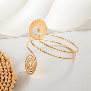 Stile etnico europeo americano bracciale a <span class=keywords><strong>braccio</strong></span> aperto con fiori in metallo stile Punk anello a <span class=keywords><strong>braccio</strong></span> geometrico di nicchia realizzato principalmente in lega Cross-Border - Product Image 4