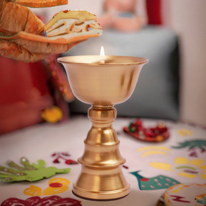 Support de lampe à huile Bouddha en alliage, Lampe à ghee moderne style Zen asiatique, Décoration bouddhiste pour Pooja, Diya d'autel de méditation pour temple domestique - Product Image 2