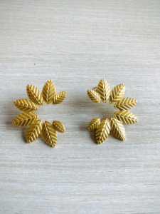 Pendientes chapados en oro de alta calidad. Joyería de aretes chapada en oro de 2,5 micras, mayorista de joyería de latón antiguo, joyería fina - Product Image 6