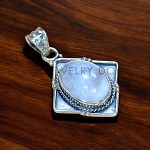 Bague en argent sterling 925 au design antique avec lunette de coupe ovale, pierre de lune arc-en-ciel, accessoires de pierres précieuses, pendentifs de bijoux fins - Product Image 1