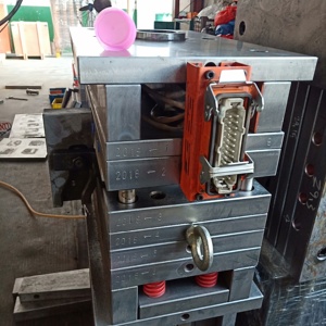 Eceng Mais recente design 4 cavidade tampa do molde/garrafa tampa tampa do molde corredor frio - Product Image 5