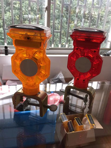 Luce di Segnalazione d'Emergenza Lampeggiante, Batteria Ricaricabile 2*1.2V, Dimensioni 21*9cm, Luce di Avvertimento per Barriere Stradali per la Sicurezza alla Guida - Product Image 3