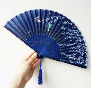 Abanico Femenino Estilo Japonés con Diseño de Mariposas y Flores, Material de Papel de Bambú Ecológico, Decoración Tallada y Pintada, Recuerdo Portátil - Product Image 3