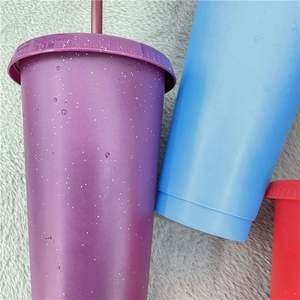 Gobelet en plastique multicolores de style nouveau avec couvercle, 8 oz à 32 oz, anti-fuite, à boire directement, applicable pour les fêtes - Product Image 1