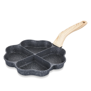 Poêle plate RAF R.2546 19CM en aluminium noir moucheté avec cœurs <span class=keywords><strong>et</strong></span> trois pétales pour petit-déjeuner, œufs, toasts <span class=keywords><strong>et</strong></span> fruits - Product Image 1