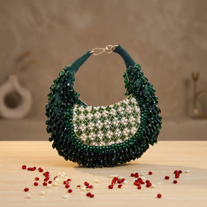 Sac de soirée demi-lune perlé avec anse en anneau, perles vertes et blanches scintillantes, élégant sac à main de fête - Product Image 3