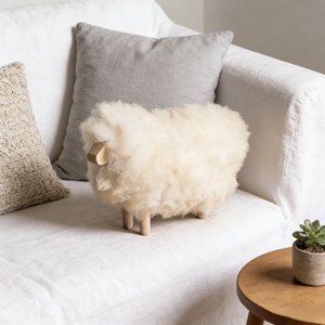 Souvenir authentique de Tunis KALYS Le Petit Mouton, figurine de mouton artificielle 100% faite à la main, sculpture en bois avec peau de mouton traitée, 40-45 cm - Product Image 3