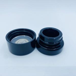 Pot de stockage sous vide en verre noir brillant rechargeable de 5 ml avec bouchon en plastique pour herbes, poudres florales, épices et concentrés - Product Image 1