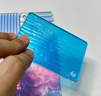 Feuille acrylique arc-en-ciel irisée, textures multiples, ondulations d'eau, panneau PMMA cannelé pour découpe laser, décoration intérieure