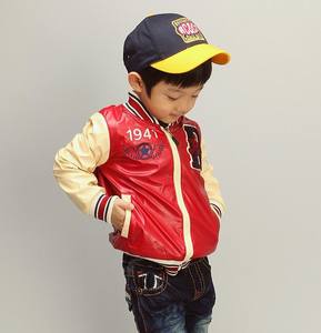 Venta al por Mayor en Línea de Ropa Infantil, Abrigos Casuales de Manga Larga con Letras Estampadas para Niños, de Fábrica China - Product Image 1