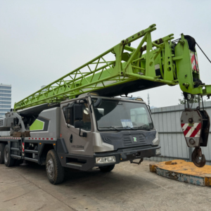 Grúa Móvil Zoomlion Ztc250 de 25 Toneladas, Grúa Telescópica sobre Camión, Maquinaria de Elevación Pesada en Promoción - Product Image 1