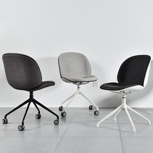 Chaise de <span class=keywords><strong>bureau</strong></span> ergonomique moderne noire bon marché pivotante en tissu et cuir pour le personnel et la salle de conférence - Product Image 1