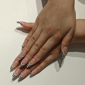 Ongles press-on <span class=keywords><strong>tendance</strong></span> Muhaha : <span class=keywords><strong>Manucure</strong></span> française en amande avec double rayures - Product Image 3
