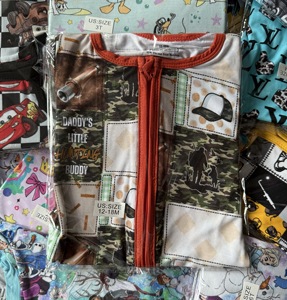 Pijamas de Bambu para Meninas Prontos para Envio, Impressões de Personagens Mais Vendidas, Caixa Misteriosa com Estilos Aleatórios para Crianças - Product Image 3