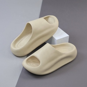 Chaussons pour hommes en EVA à semelle épaisse antidérapante, à bout ouvert, couleur noire unie, pour l'intérieur et l'extérieur, toutes saisons, dessus et doublure en PU - Product Image 3