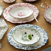 Ensemble élégant d'assiettes et de bols en porcelaine à motif floral avec bordure verte, vaisselle en céramique bleue et rose à motif de pivoine pour mariage et maison