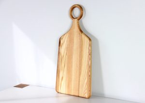 Planche de service rectangulaire en bois de frêne Viet WoodCraft avec anse en anneau, teinture foncée naturelle, qualité alimentaire, écologique, épaisseur 1,8 cm - Product Image 4