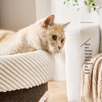 Lit pour chat d'intérieur tendance estivale avec structure d'escalade multicouche intégrée, bac à gratter anti-chute en bois massif résistant à l'usure