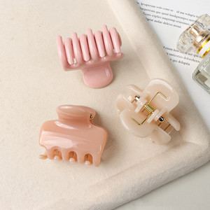 Großhandel Neue Modische Haaraccessoires 5cm Kleine Geleeartige Farbige Kunststoff-Haarklammer Hochwertige Vielseitige Damen-Haarspange - Product Image 3
