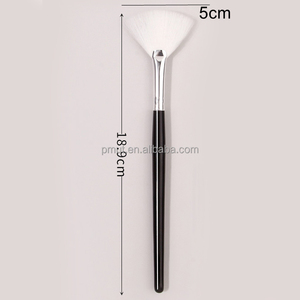 <span class=keywords><strong>Evidenziatore</strong></span> a manico lungo pennello per il trucco ventaglio sintetico <span class=keywords><strong>bianco</strong></span> con soffice cipria correttore e balsamo per le labbra compatibile - Product Image 3