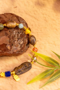 Cost-effective Classic Golden Retro Design Agarwood Beaded Charm Bracelet with <b>Nan</b> Hong Hetian Jade Beeswax <b>for</b> Parties <b>Gifts</b> - Product Image 3