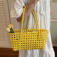Sac à bandoulière en PU tressé ajouré avec doublure en toile, idéal pour la plage, les vacances d'été et le shopping