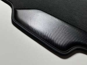 Tapis de sol noirs de luxe avec côtés en fibre de carbone pour <span class=keywords><strong>Porsche</strong></span> 911 GT3, tapis de sol personnalisables avec emblème GT3 - Product Image 4