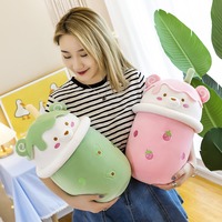 Nouveauté 2026 en gros : Peluche créative en forme de fruit, grande poupée oreiller tasse de thé au lait, ours tasse de thé au lait, cadeau portable
